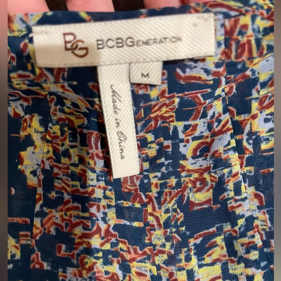 BCBGeneration Blue Print Sheer Blouse Shirt Sz Medium - Picture 4 of 5